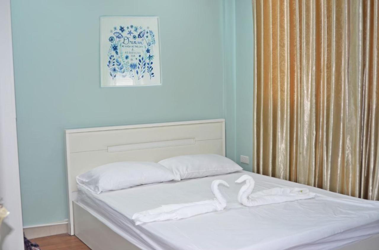 Baanpin Hotel & Cafe Банкок Екстериор снимка