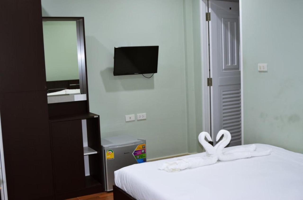 Baanpin Hotel & Cafe Банкок Екстериор снимка