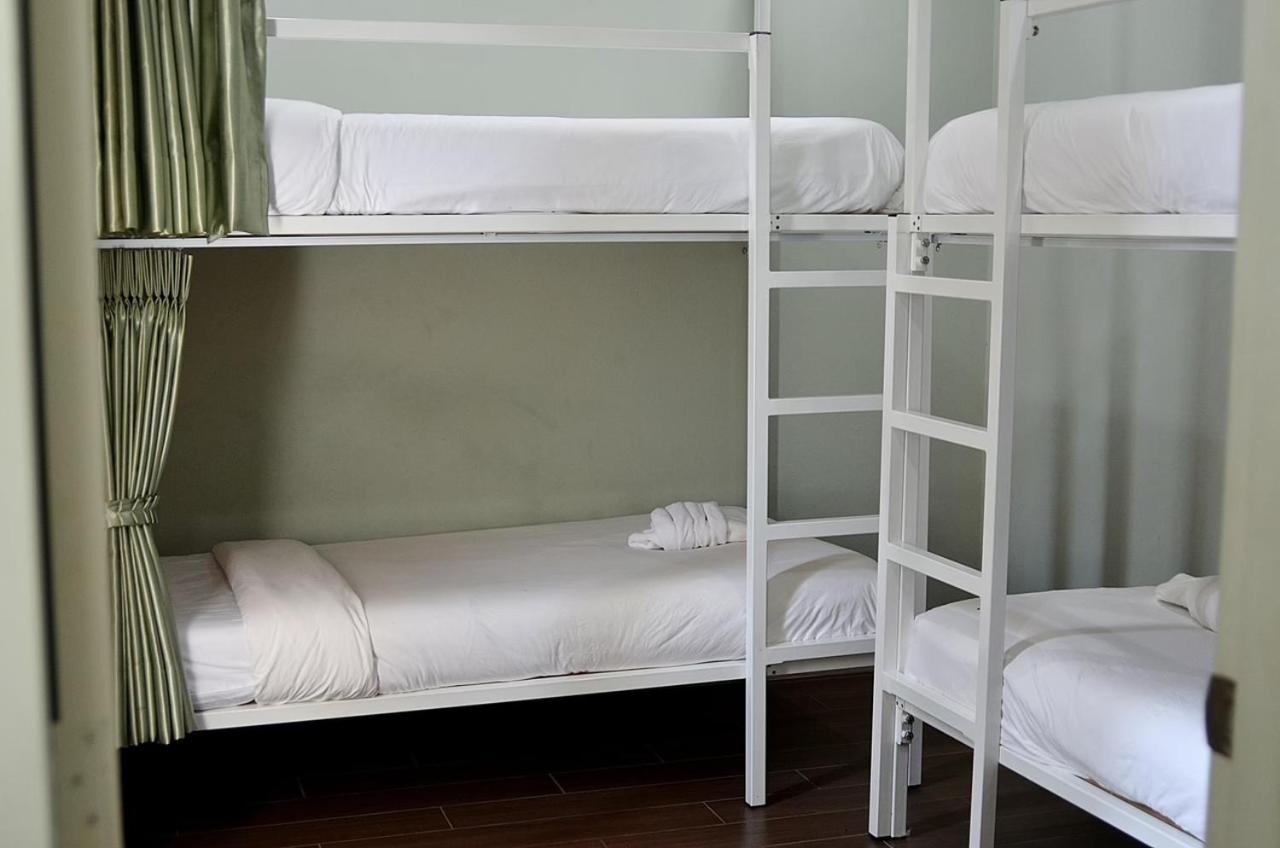 Baanpin Hotel & Cafe Банкок Екстериор снимка